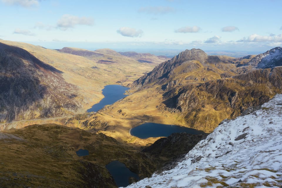 Exploring North Wales in March 2025 — Hiking to Y Garn (03/05)